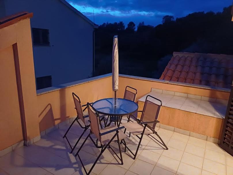 Apartmani Delas 2 Pjescana Uvala Extérieur photo