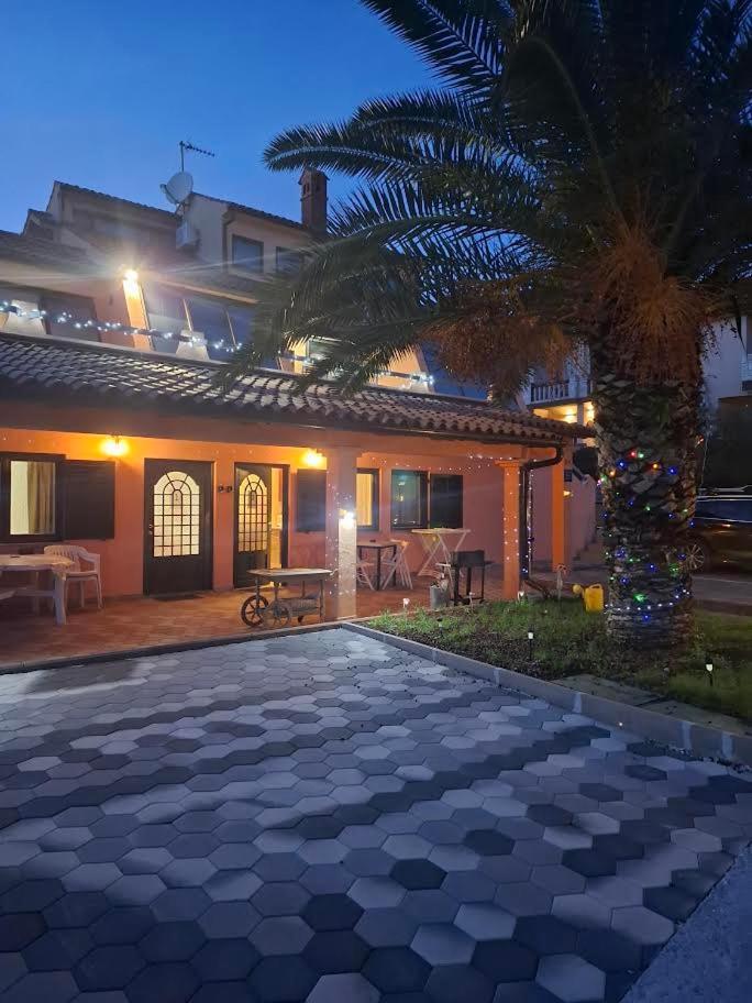 Apartmani Delas 2 Pjescana Uvala Extérieur photo